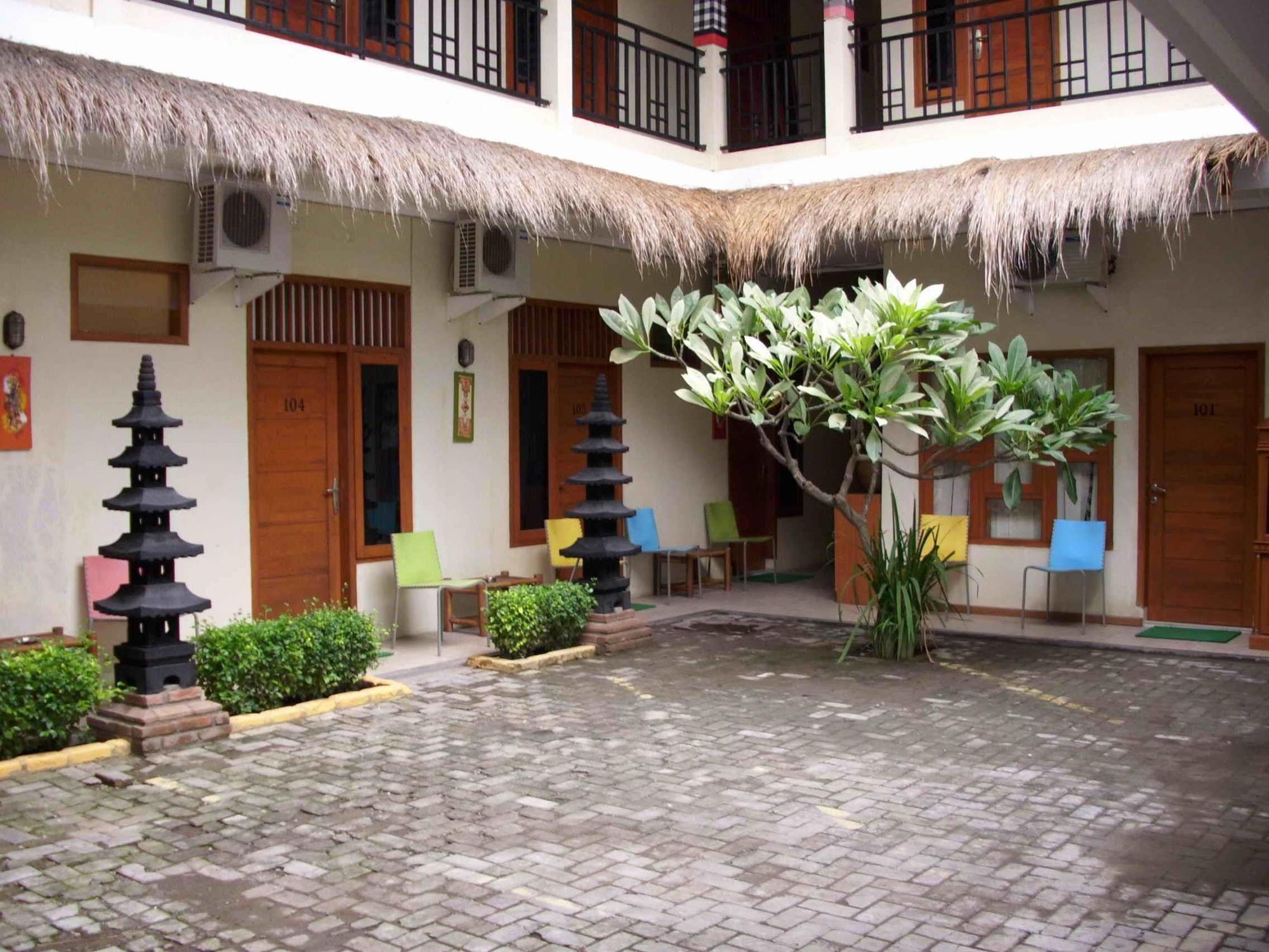 Capital O 90407 Wisma Bahtera Hotel Cirebon Dış mekan fotoğraf